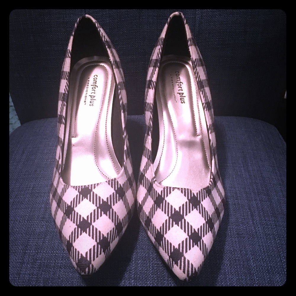 Plaid pumps